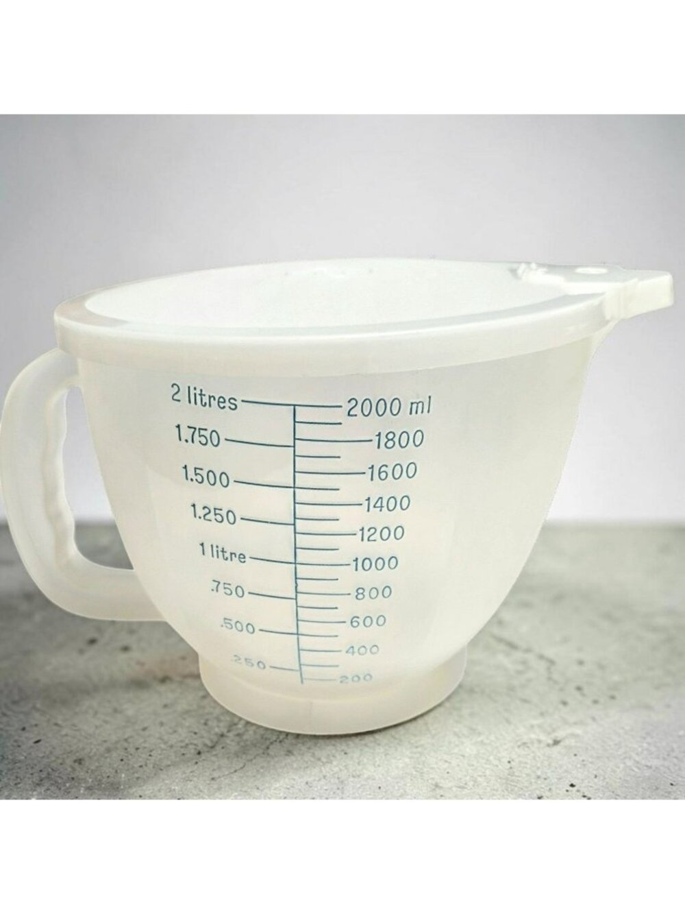 Vintage Tupperware 2L Mix N Stor Pitcher Bowl Lid Spout Pour Measuring 8 Cup